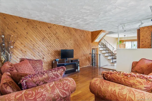 $725,000 | 25 Ford Drive West, Massapequa, NY 11758