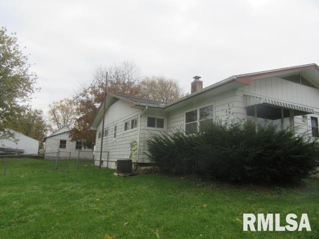 2913 Cleveland Street Clinton, IA 52732 - Photo 2 of 12 Gallery Image 2