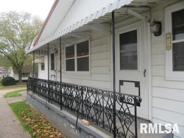 2913 Cleveland Street Clinton, IA 52732 - Photo 3 of 12 Gallery Image 3