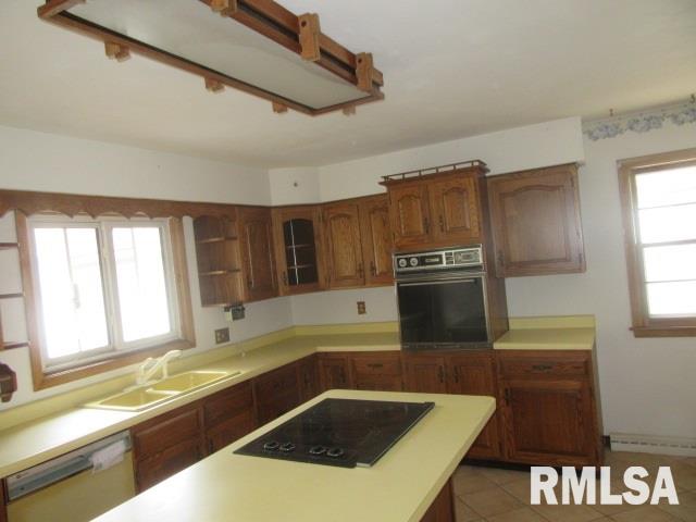 2913 Cleveland Street Clinton, IA 52732 - Photo 5 of 12 Gallery Image 5