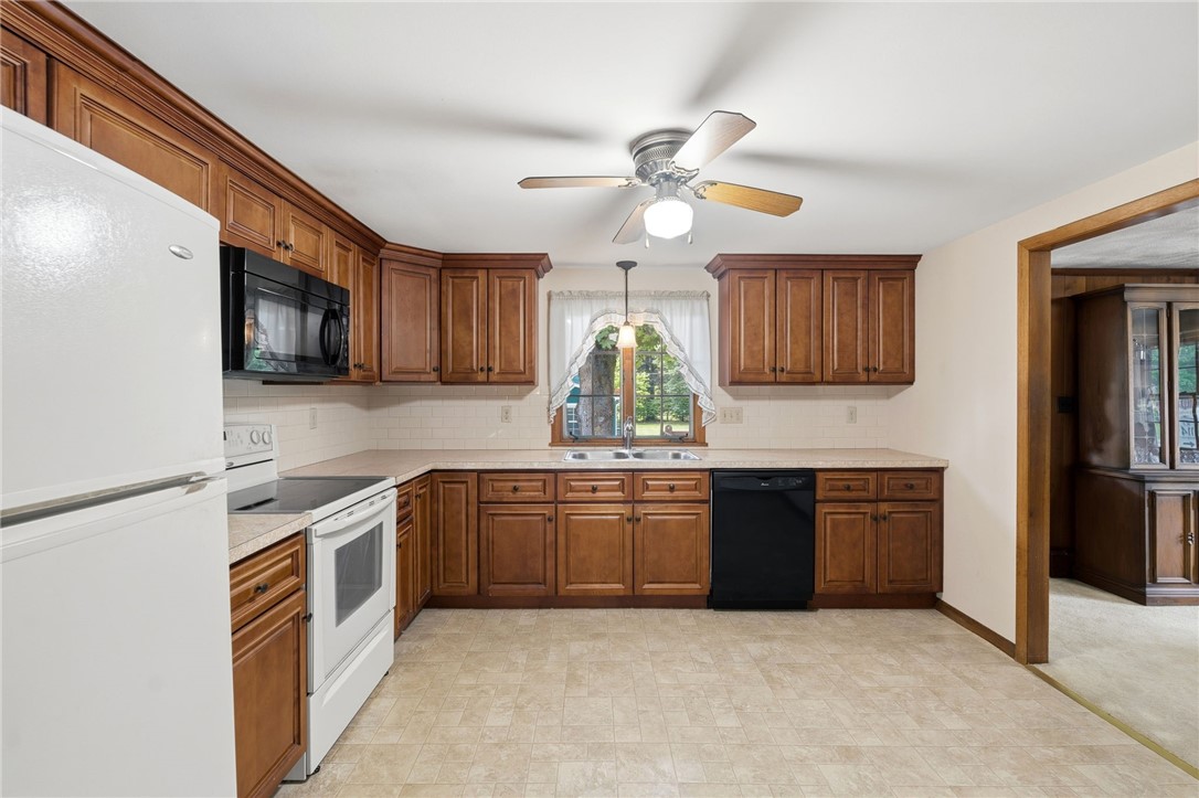 9 Katherine Road Woonsocket, RI 02895 - Photo 4 of 37