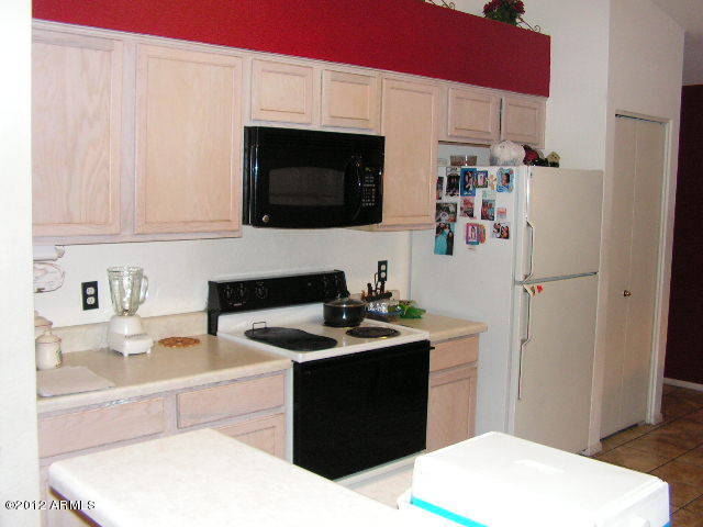 1739 East Sycamore Road Casa Grande, AZ 85122 - Photo 2 of 7 Kitchen