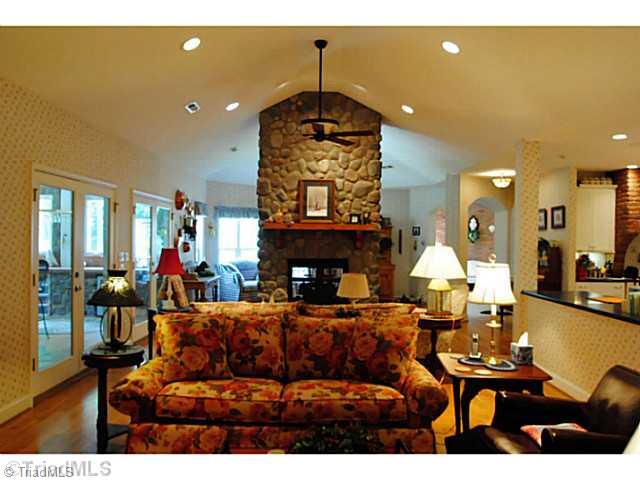 171 Primrose Road Advance, NC 27006 - Photo 7 of 16 Den/Family/Great Room.
