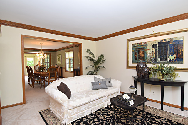 2907 Turnberry Road St. Charles, IL 60174 - Photo 6 of 25 a living room with furniture and a large window