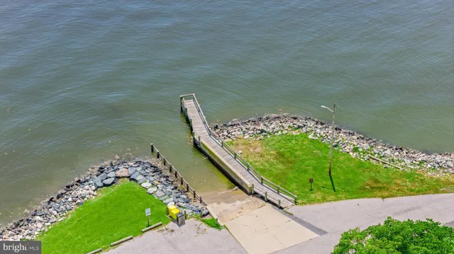 an aerial view of a tennis space