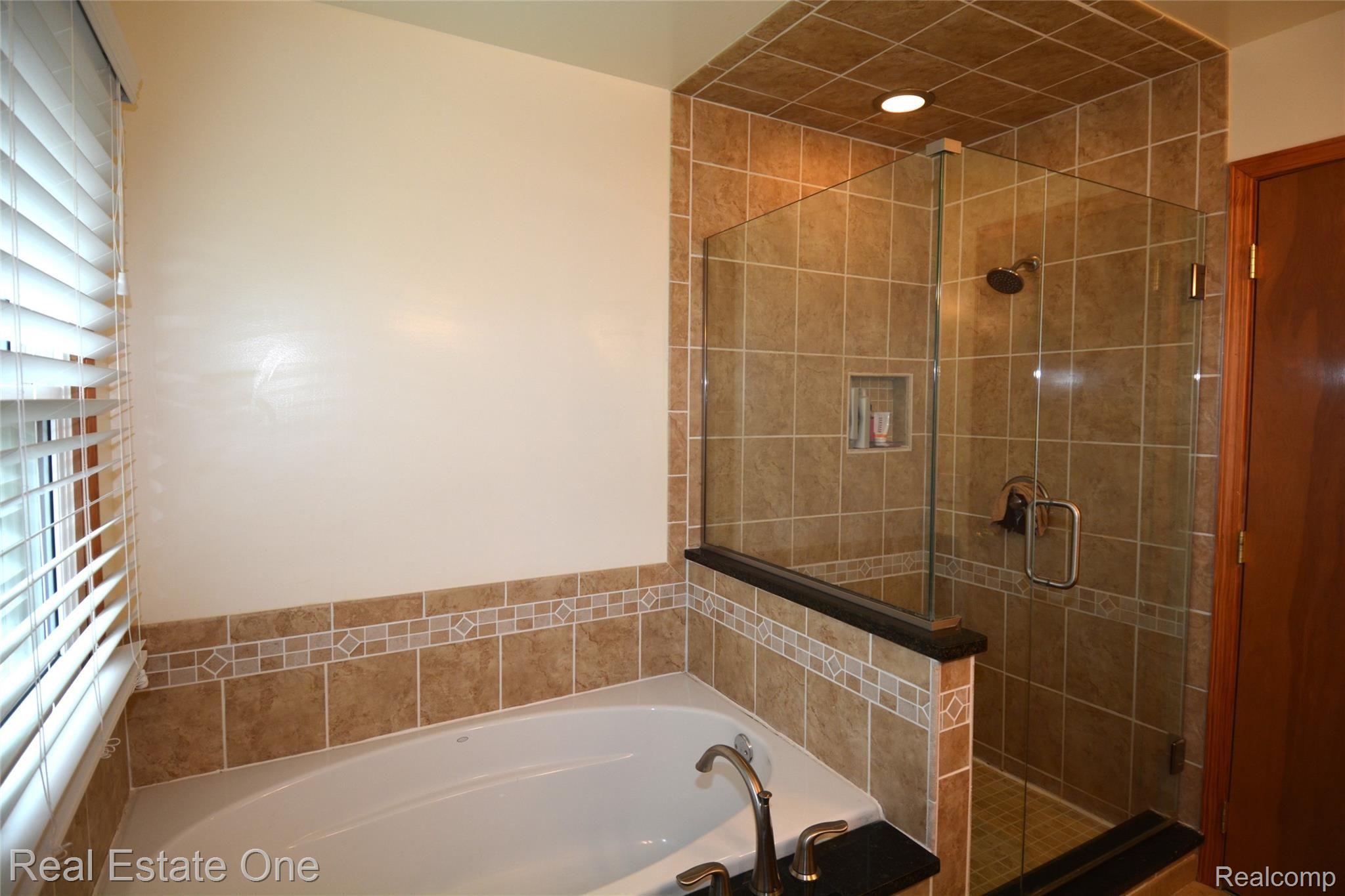 44858 Danbury Road Canton, MI 48188 - Photo 16 of 25 Updated Master Bath