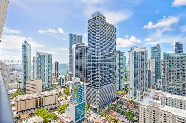 $4,300 | 55 Southwest 9th Street, Unit 3205, Miami, FL 33130