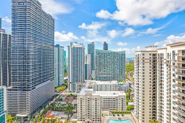 $4,300 | 55 Southwest 9th Street, Unit 3205, Miami, FL 33130