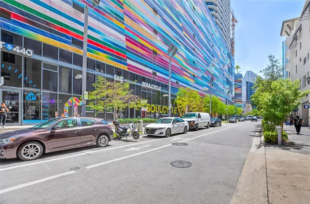 $4,300 | 55 Southwest 9th Street, Unit 3205, Miami, FL 33130