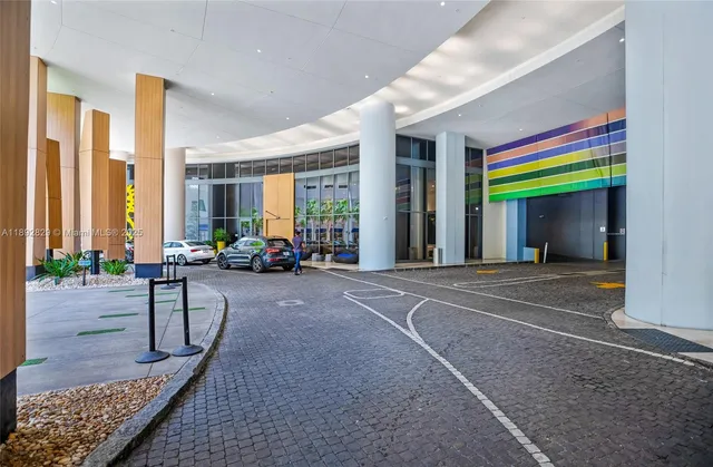 $4,300 | 55 Southwest 9th Street, Unit 3205, Miami, FL 33130