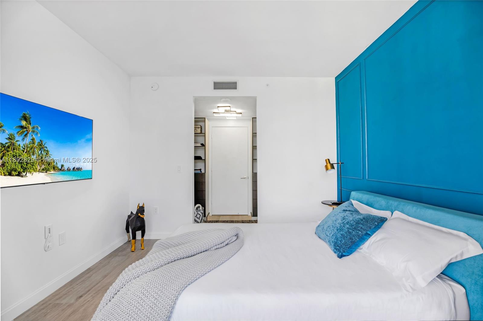 55 Southwest 9th Street, Unit 3205 Miami, FL 33130 - Photo 5 of 39 a bedroom with a bed and a painting on the wall