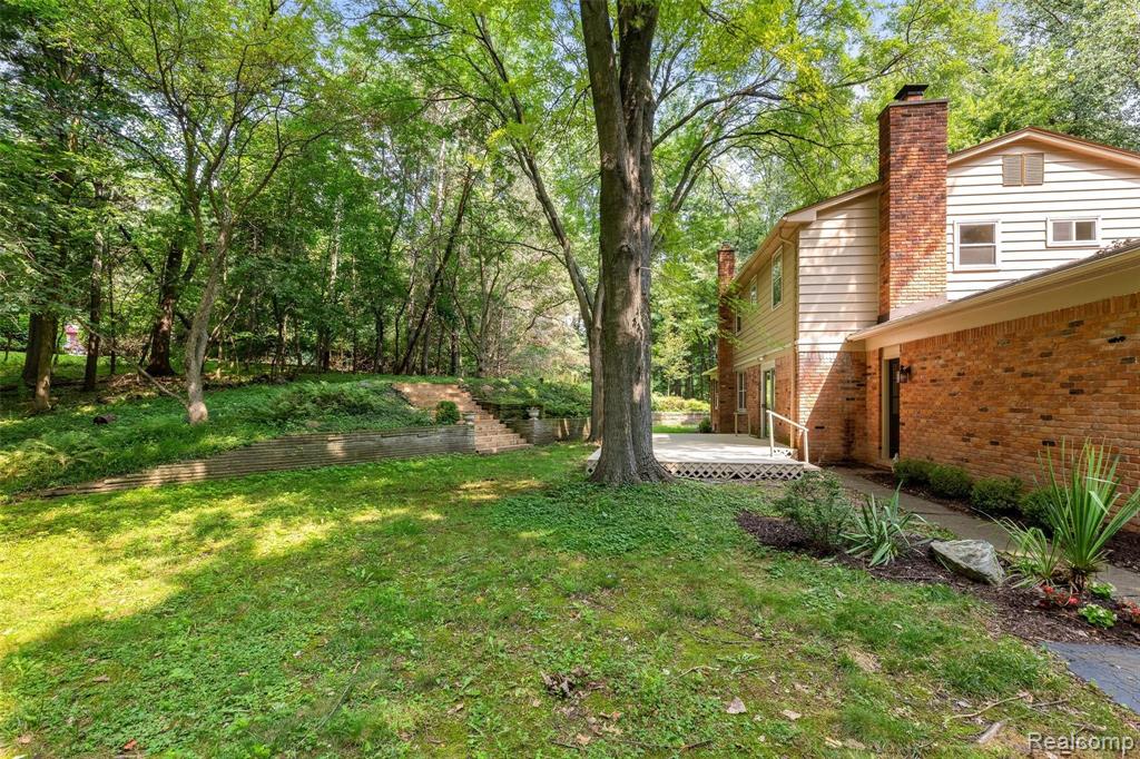 2504 New England Drive Rochester Hills, MI 48309 - Photo 13 of 47