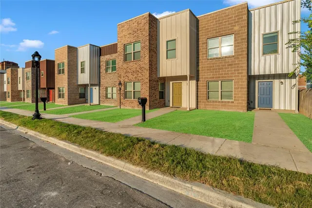 $199,000 | 1701 St Louis Avenue, Fort Worth, TX 76110