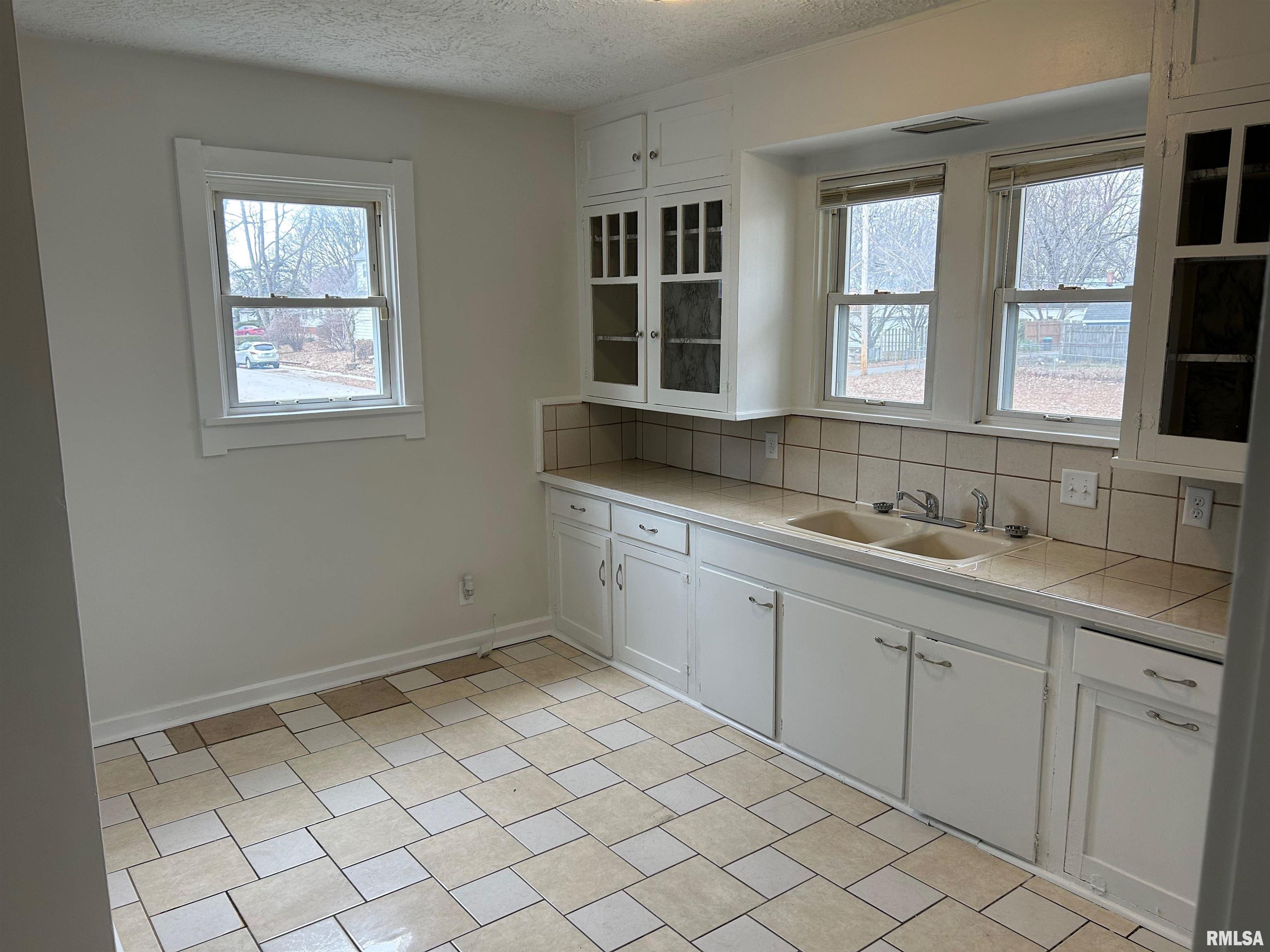 2301 Yale Boulevard Springfield, IL 62703 - Photo 15 of 29