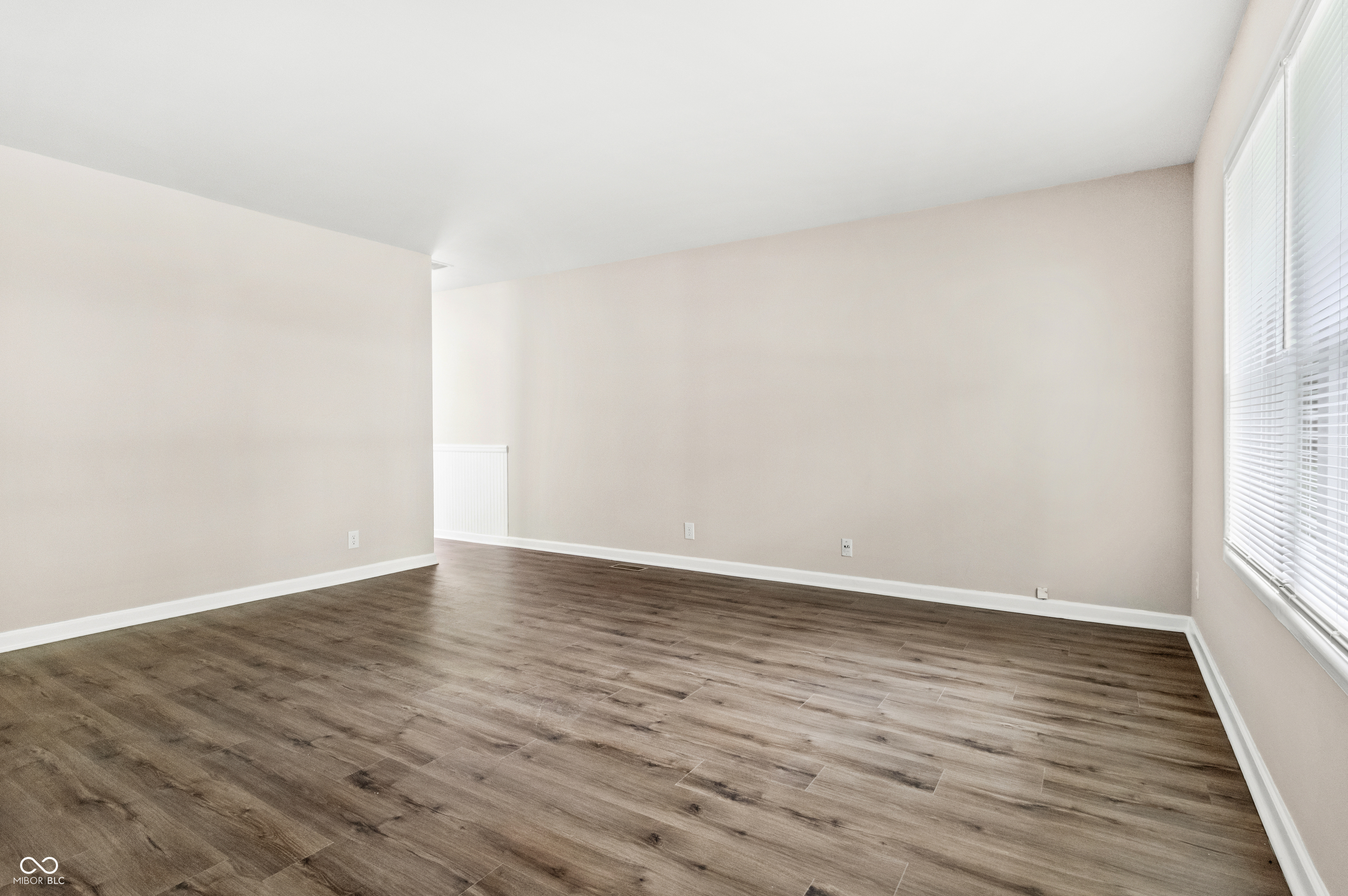 8128 Barry Road Indianapolis, IN 46219 - Photo 10 of 20