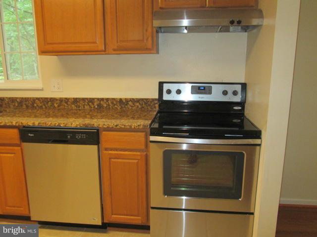 8270 Raindrop Way Springfield, VA 22153 - Photo 14 of 30 Kitchen
