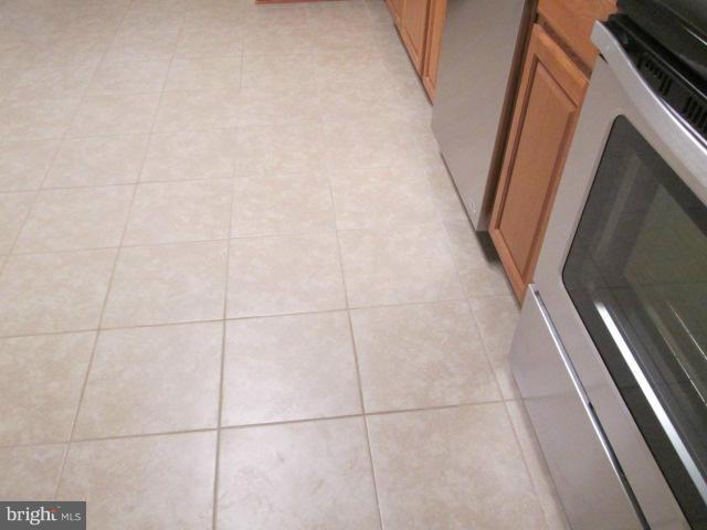 8270 Raindrop Way Springfield, VA 22153 - Photo 16 of 30 Kitchen- NEW CERAMIC FLOOR!!