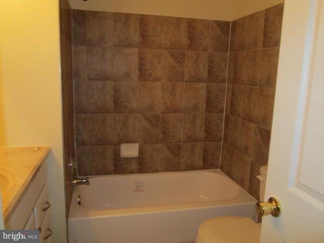 8270 Raindrop Way Springfield, VA 22153 - Photo 21 of 30 Bath with NEW tile surround!