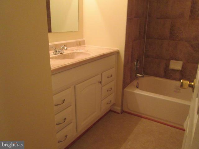 8270 Raindrop Way Springfield, VA 22153 - Photo 22 of 30 Bath