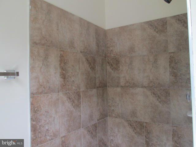 8270 Raindrop Way Springfield, VA 22153 - Photo 23 of 30 Bath