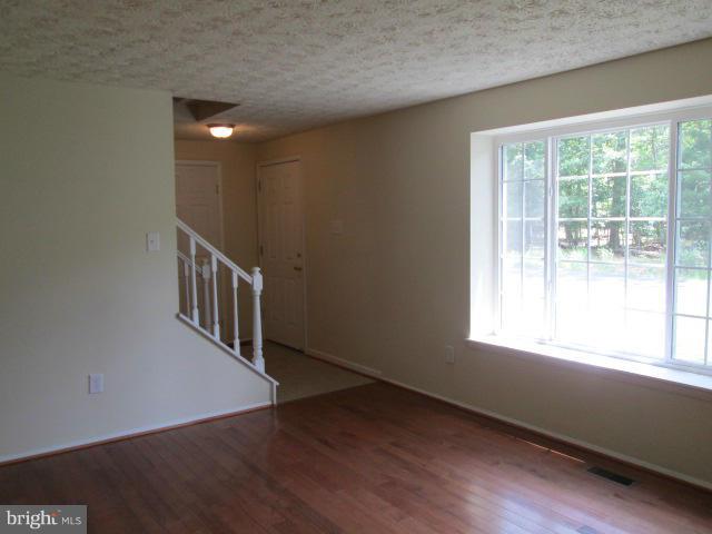 8270 Raindrop Way Springfield, VA 22153 - Photo 6 of 30 Living Room