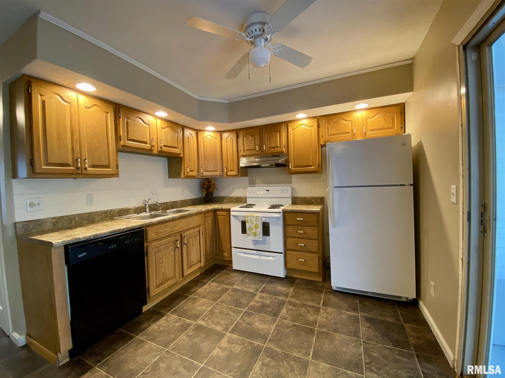 205 Jamestown Road Macomb, IL 61455 - Photo 9 of 21 Gallery Image 9
