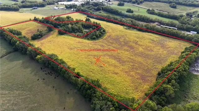 $349,900 | 13911 County Road 305, St. Joseph, MO 64505