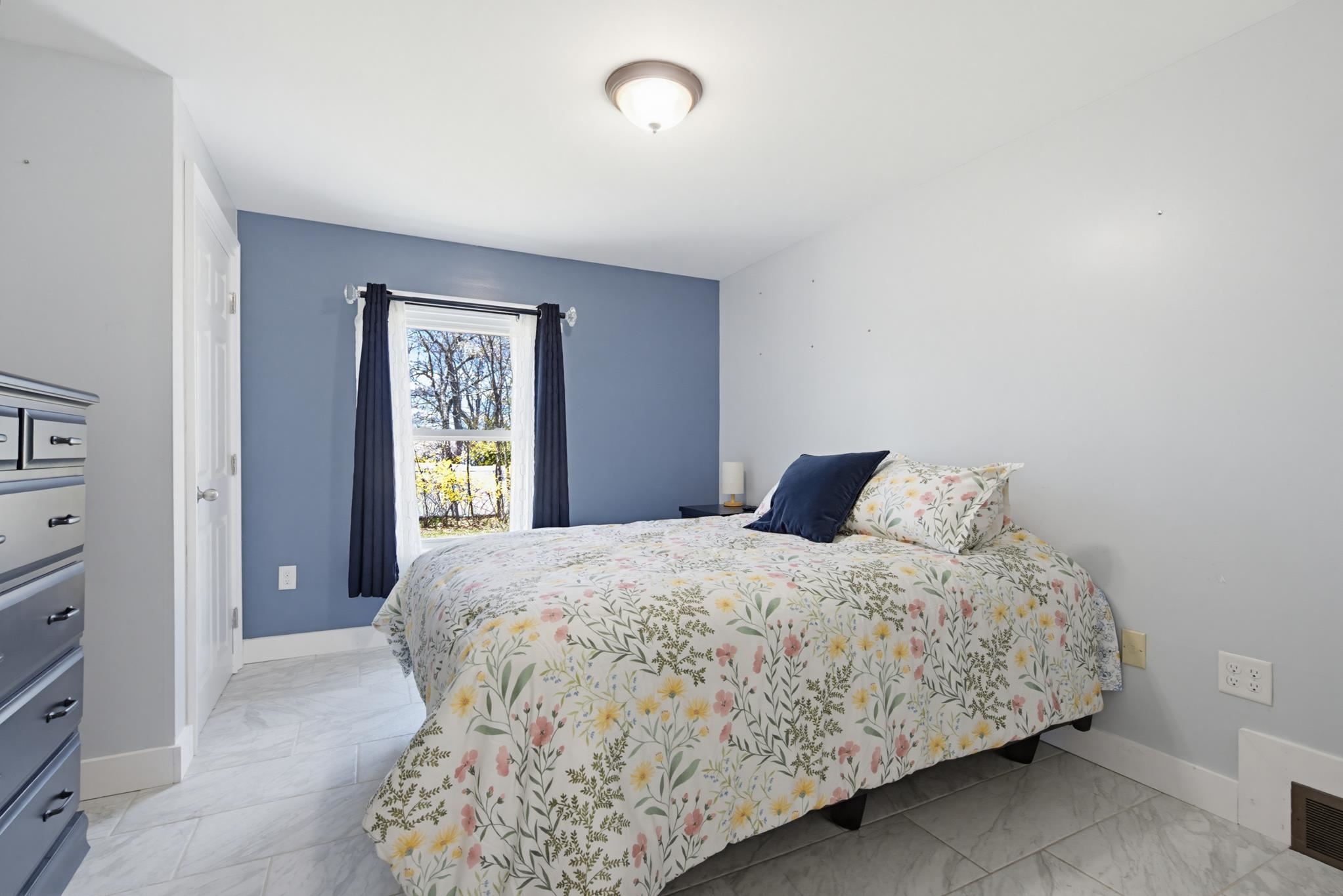 42 Kenney Street Manchester, NH 03103 - Photo 13 of 26