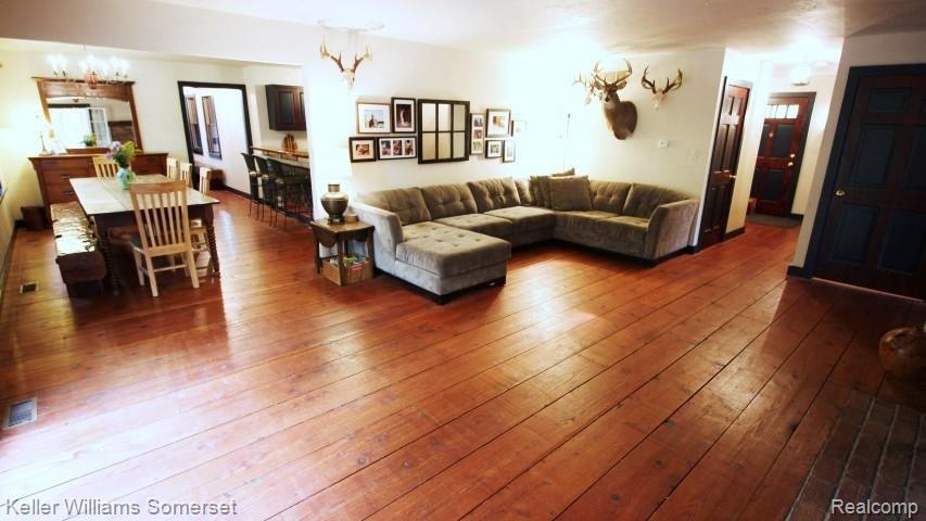 3505 Ray Road Oxford, MI 48370 - Photo 17 of 68 02 Living room 3 (Small).jpg