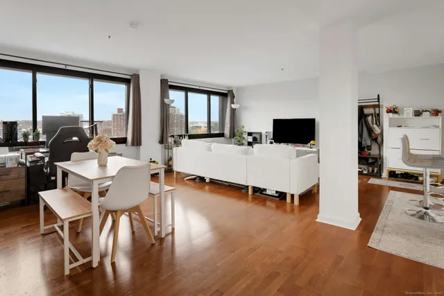 $375,000 | 300 Broad Street, Unit 902, Stamford, CT 06901