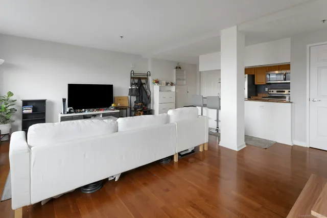 $375,000 | 300 Broad Street, Unit 902, Stamford, CT 06901