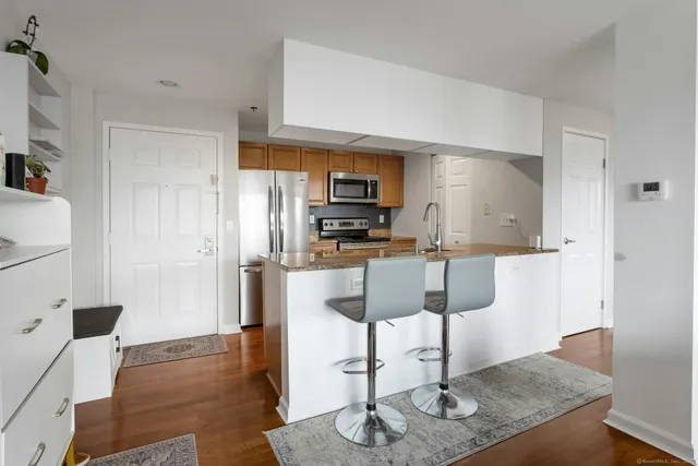 $375,000 | 300 Broad Street, Unit 902, Stamford, CT 06901