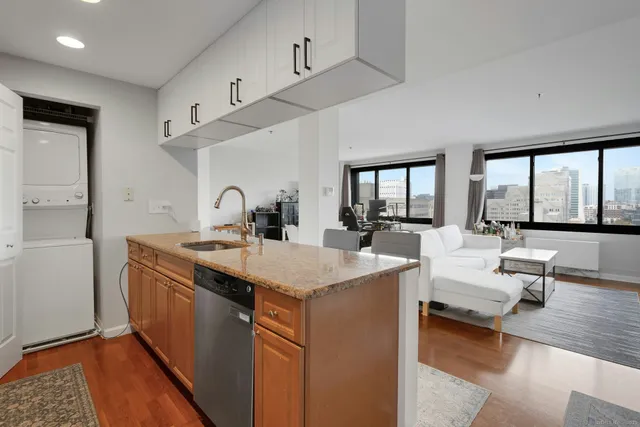 $375,000 | 300 Broad Street, Unit 902, Stamford, CT 06901