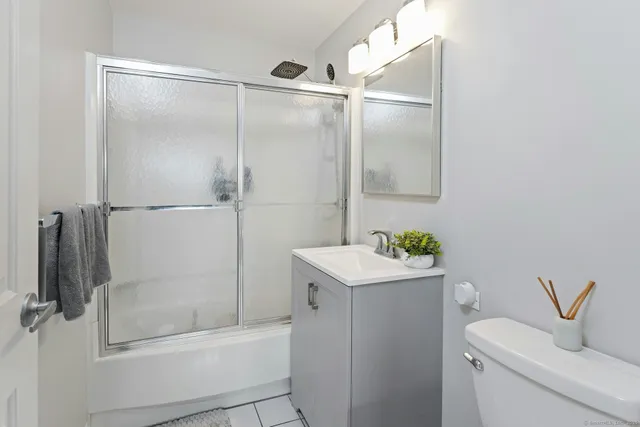 $375,000 | 300 Broad Street, Unit 902, Stamford, CT 06901