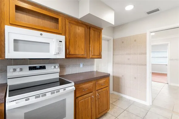 $2,700 | 1966 Sandra Drive, Clearwater, FL 33764