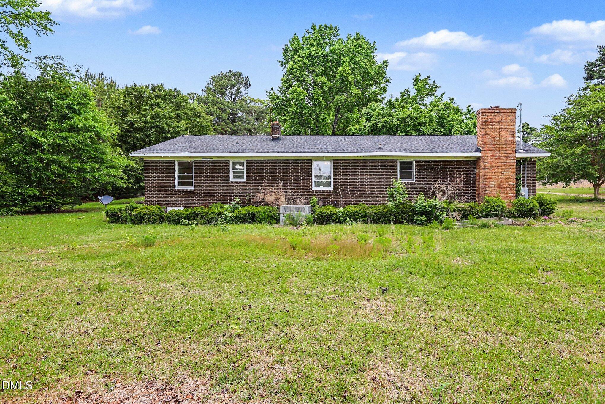 6725 Wimberly Road Willow Spring, NC 27592 - Photo 8 of 29 023_file_6535