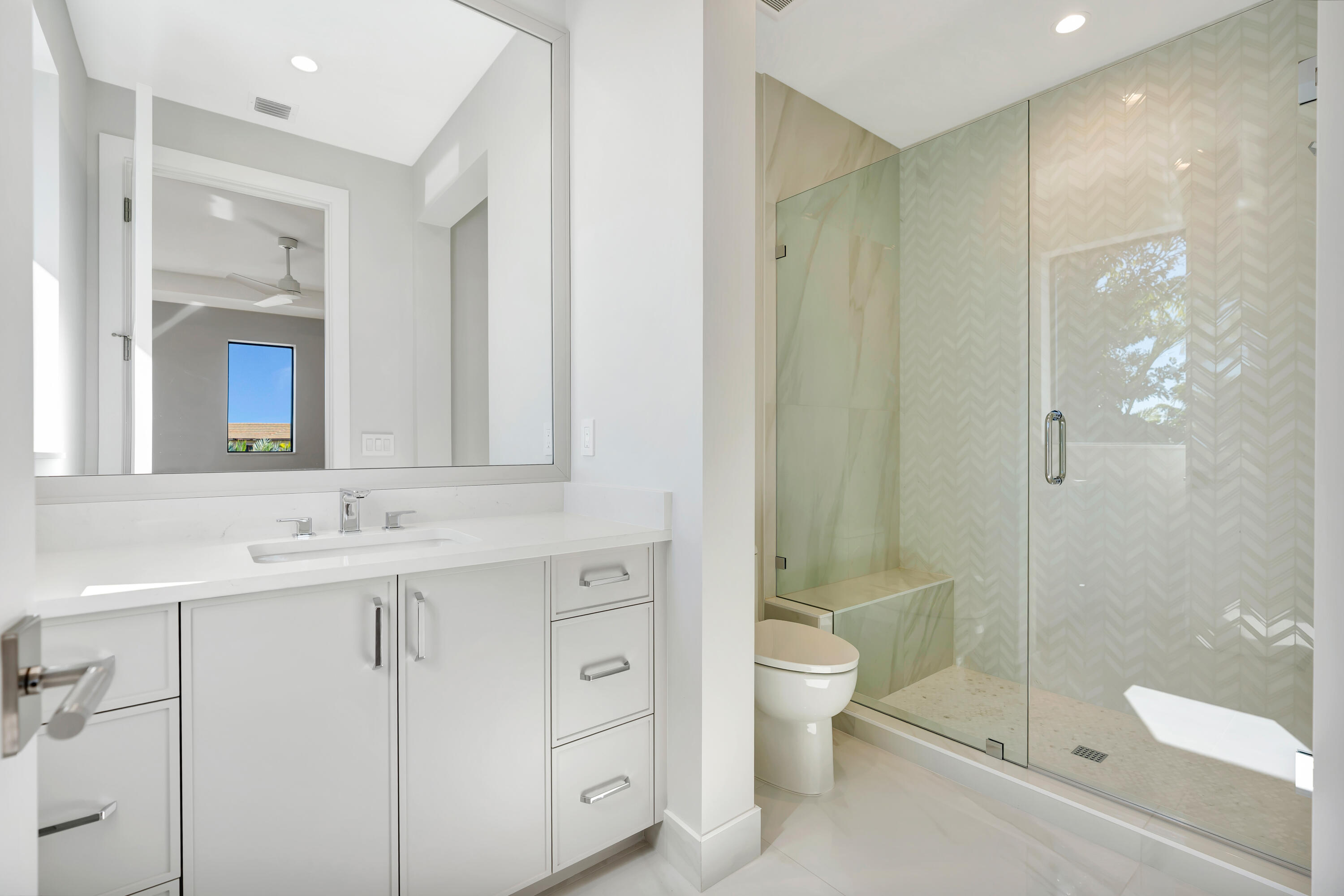 112 Regatta Drive Jupiter, FL 33477 - Photo 49 of 85 Guest Bath 3