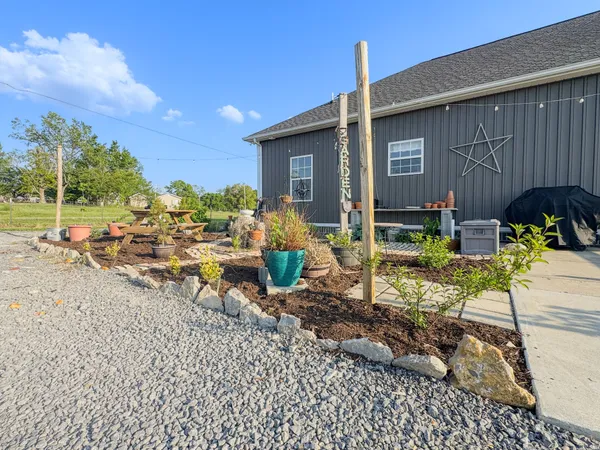 $329,900 | 1828 Old Highway 52, Lafayette, TN 37083