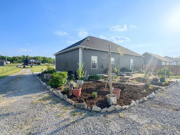 $329,900 | 1828 Old Highway 52, Lafayette, TN 37083