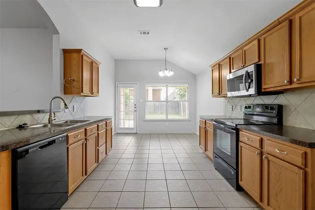 $1,850 | 1201 Caroline Drive, Princeton, TX 75407