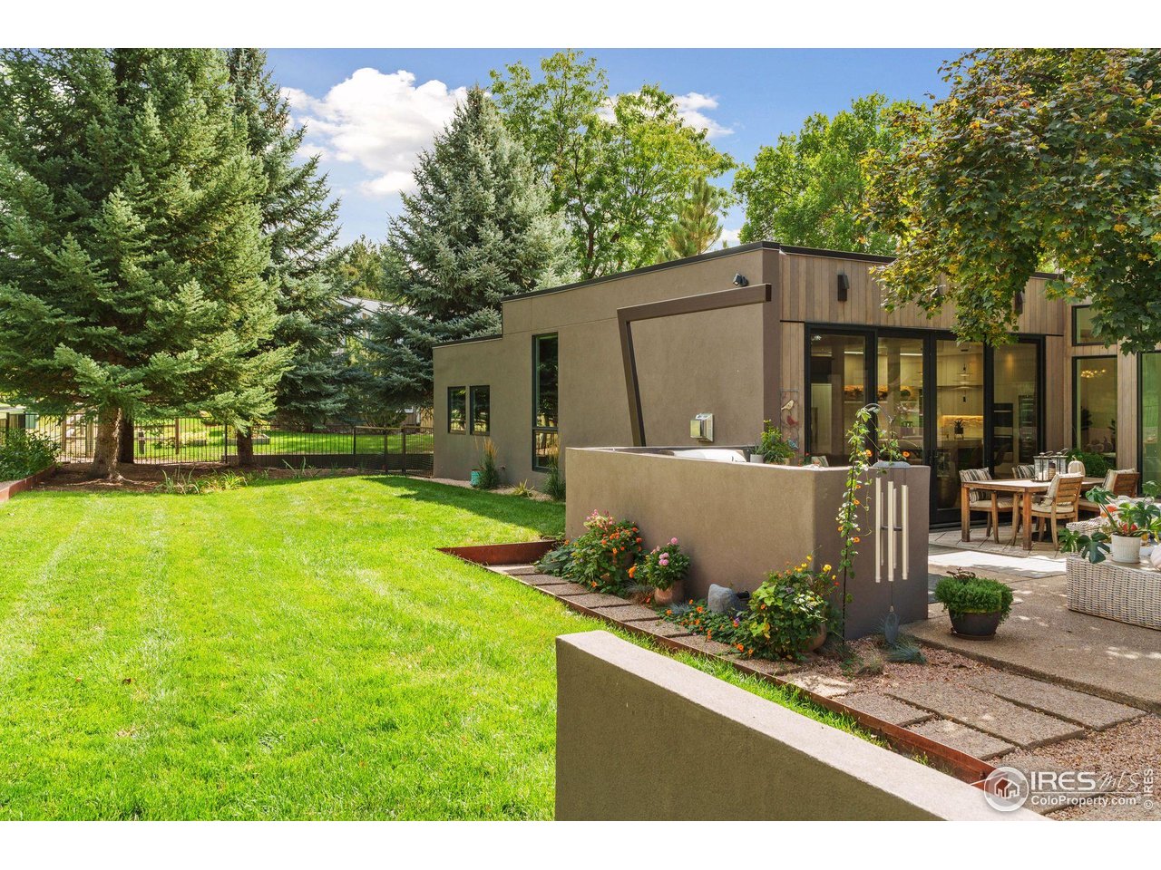 7323 Old Post Road Boulder, CO 80301 - Photo 37 of 40 Spectacular flat grassy yard.