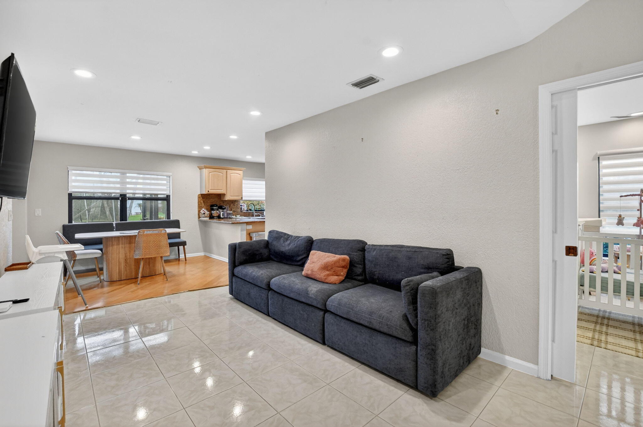 10065 Camelback Lane Boca Raton, FL 33498 - Photo 9 of 48 23-web-or-mls-DSC_2317
