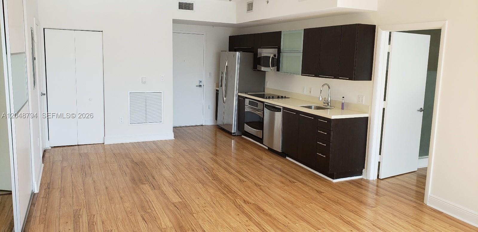 90 Southwest 3rd Street, Unit 3710 Miami, FL 33130 - Photo 1 of 28 Gallery Image 1