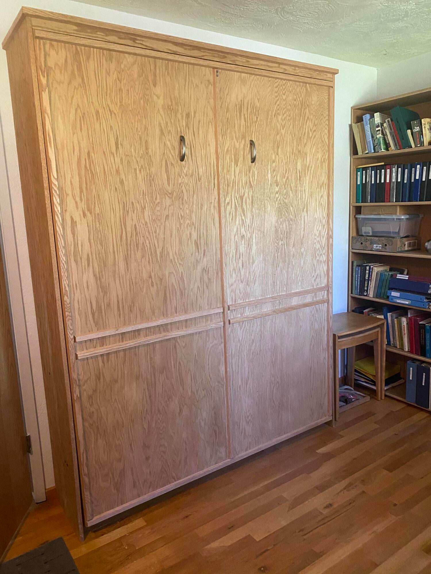6456 Pioneer Road Medford, OR 97501 - Photo 26 of 40 Murphy bed closed