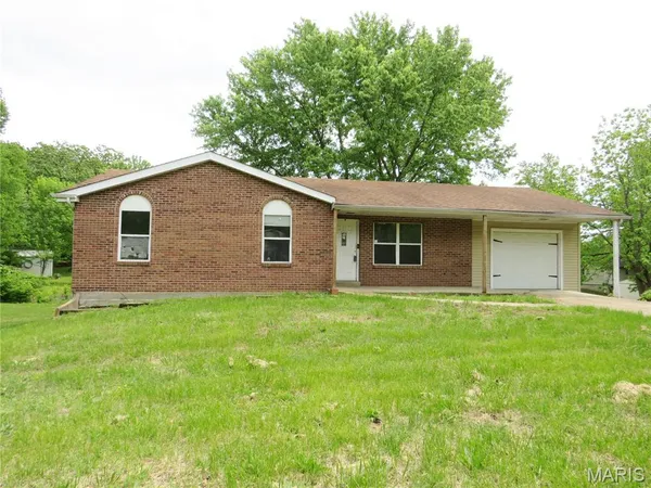 $184,900 | 1140 Sycamore Lane, St. Clair, MO 63077