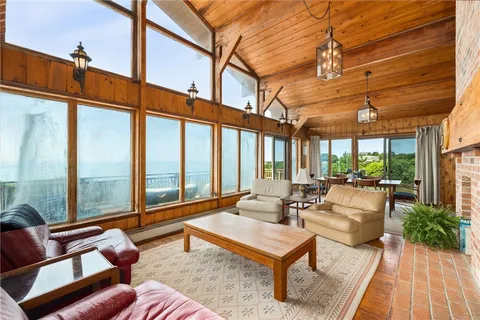 $3,800,000 | 1035 Mohegan Trail, Block Island, RI 02807