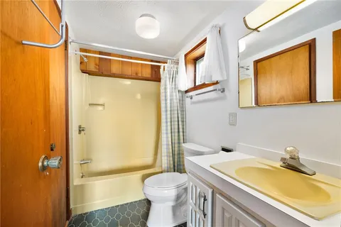 $3,800,000 | 1035 Mohegan Trail, Block Island, RI 02807