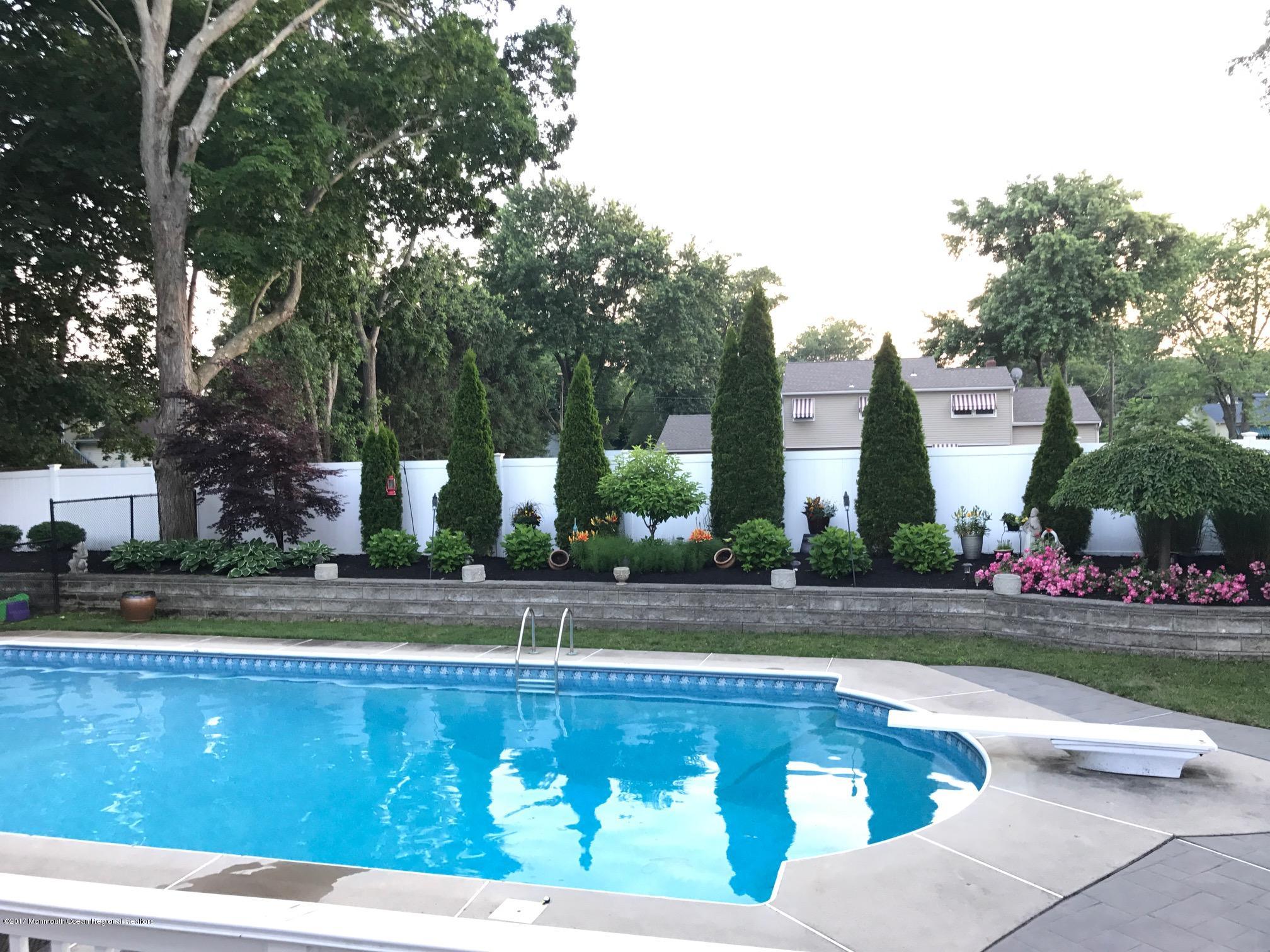 1 Roma Court Lincroft, NJ 07738 - Photo 31 of 35 Professional Landscaping