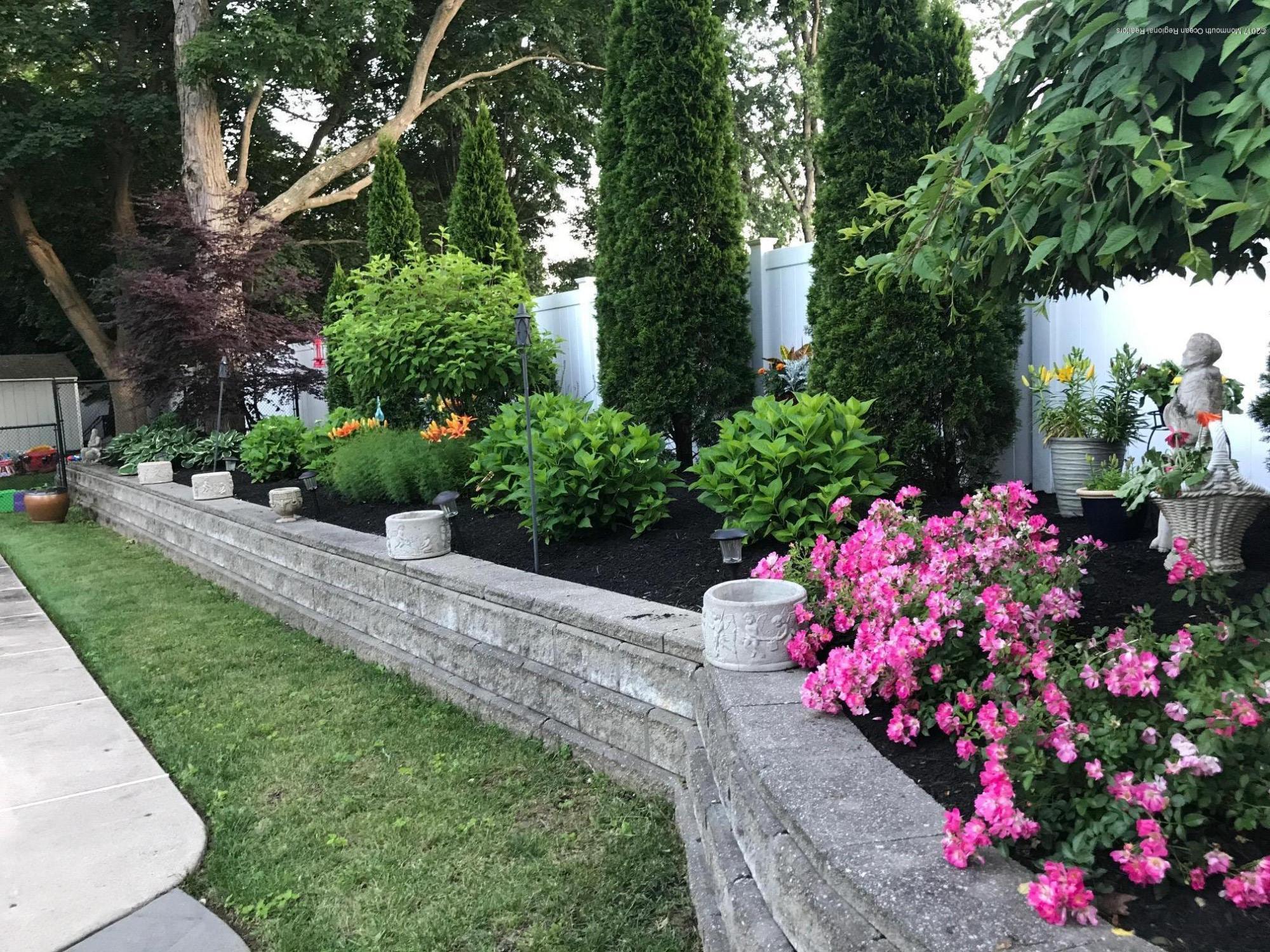 1 Roma Court Lincroft, NJ 07738 - Photo 33 of 35 Landscaping