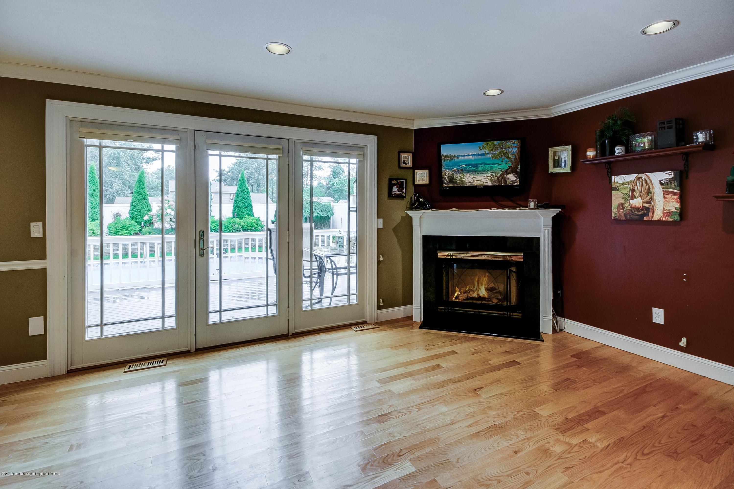1 Roma Court Lincroft, NJ 07738 - Photo 5 of 35 Living Room